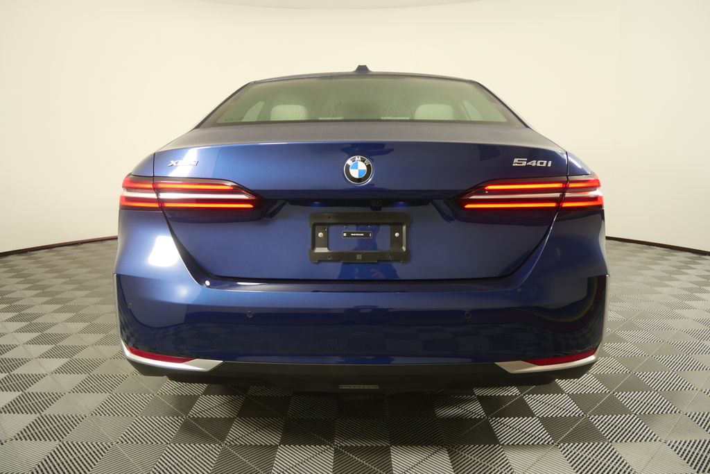 Thumbnail: 2025 BMW 5 Series - 4