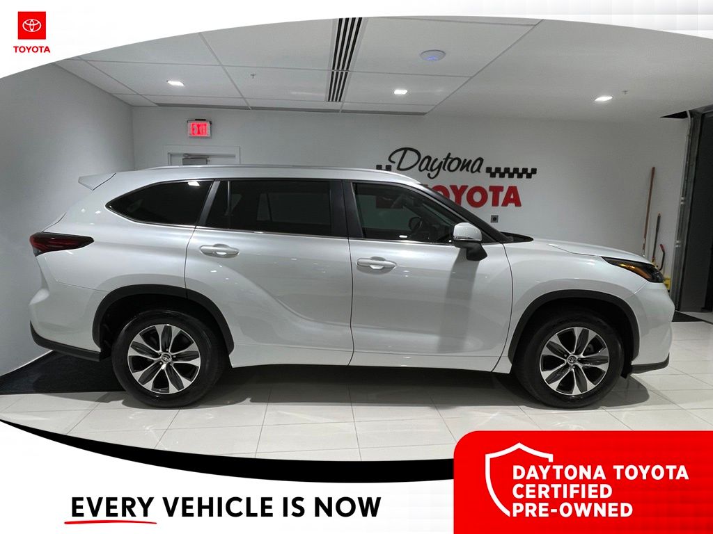 Used 2025 Toyota Highlander SUV
