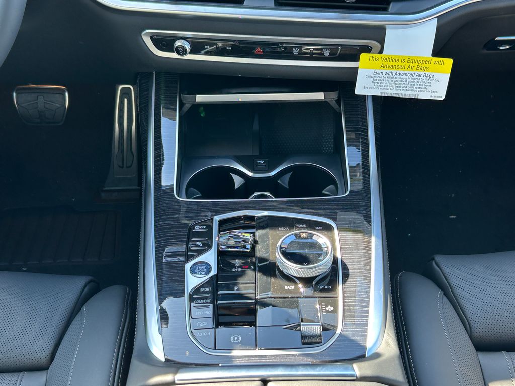 Thumbnail: 2026 BMW X7 - 27