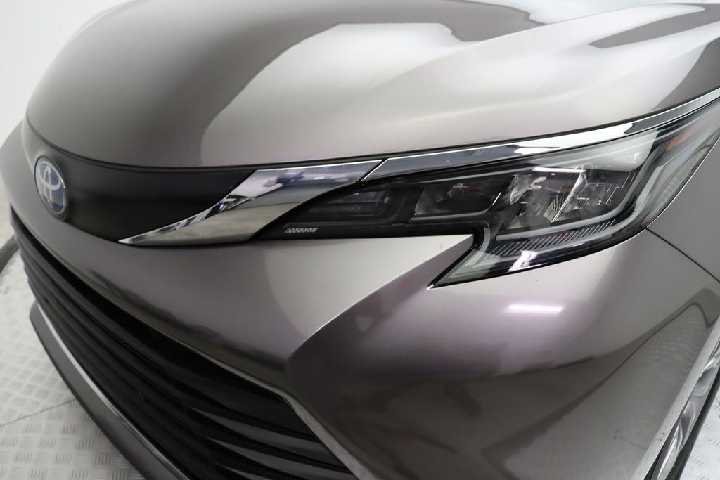 2024 Toyota Sienna XLE 3