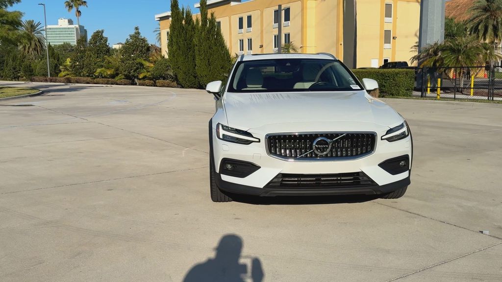 Thumbnail: 2022 Volvo S60 - 3