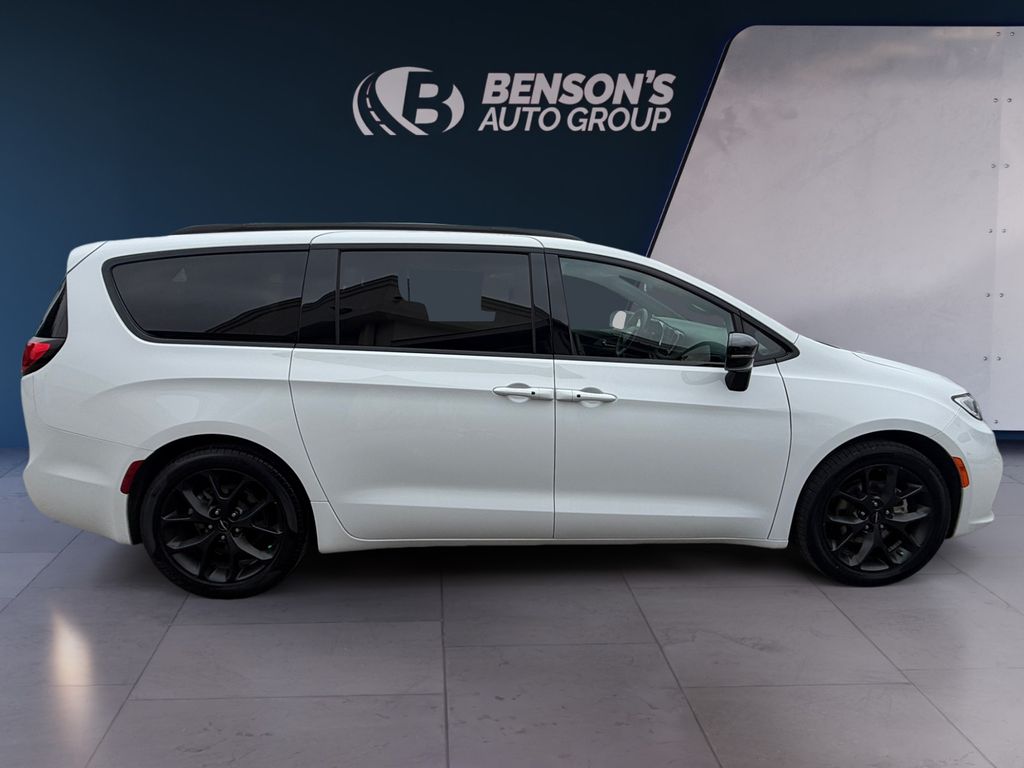 View vehicle photo 6