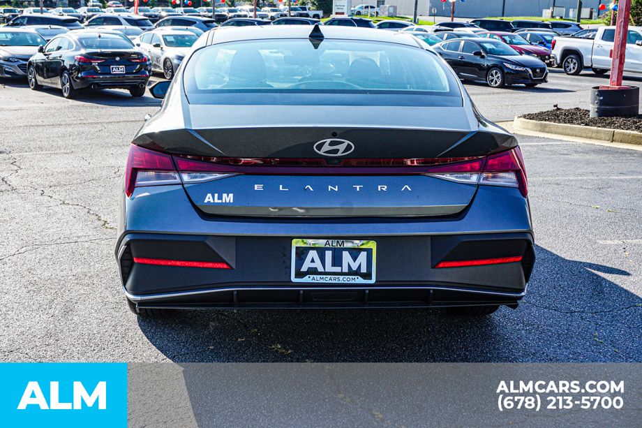 Used 2024 Gray Hyundai SEL image 10