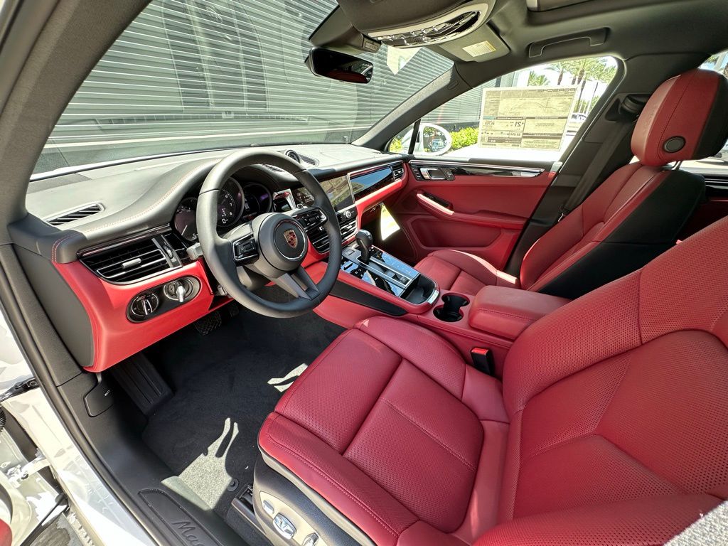 Thumbnail: 2025 Porsche Macan - 4