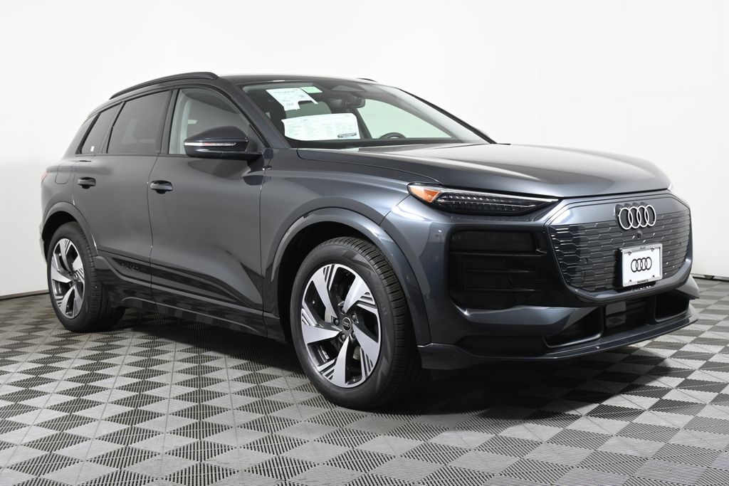 2025 Audi e-tron Premium 8