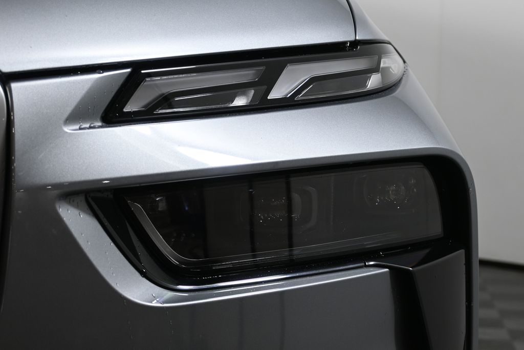 Thumbnail: 2024 BMW X7 - 11