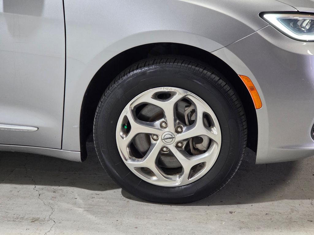 2021 Chrysler Pacifica Limited photo