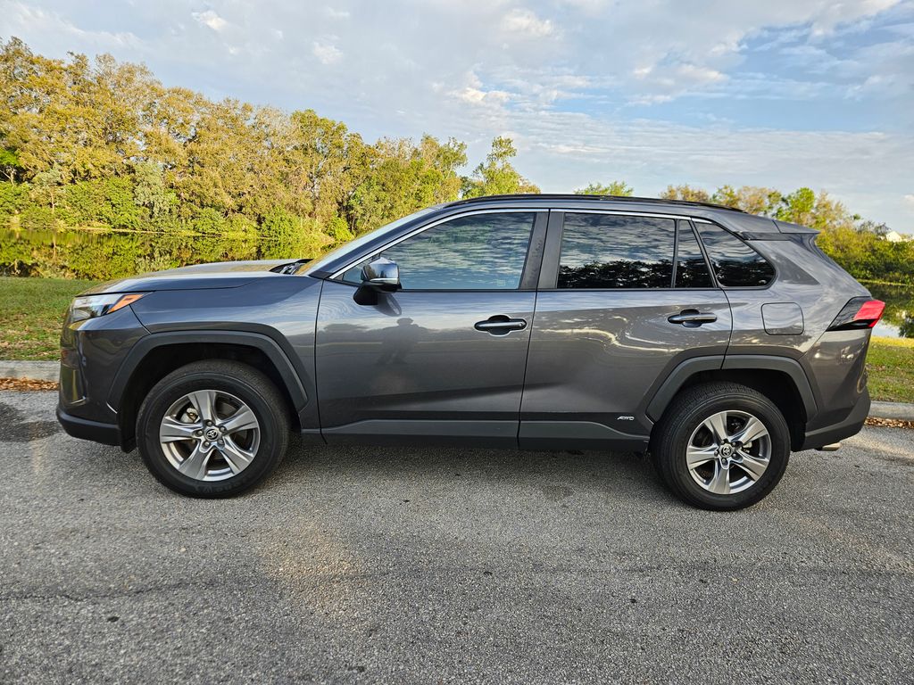 2022 Toyota RAV4 XLE 2