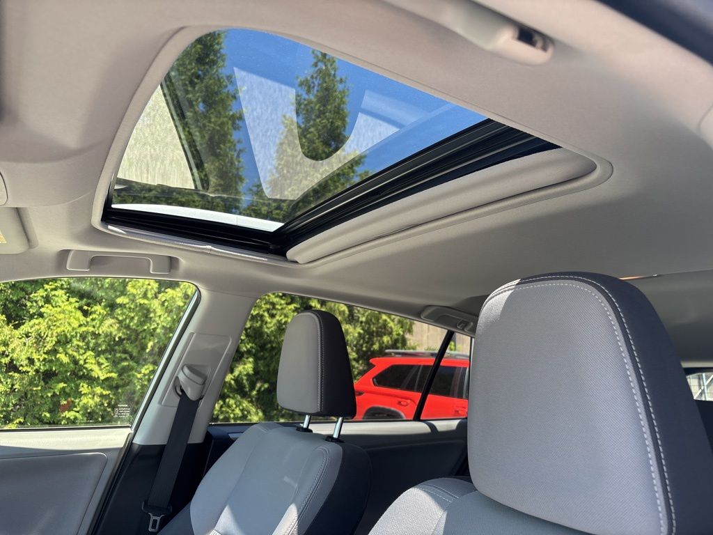 Used 2013 Silver Toyota XLE image 13