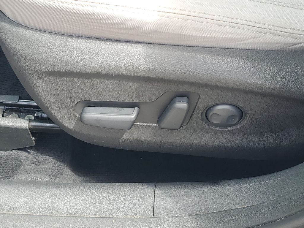 Used 2017 Black Hyundai SE image 16