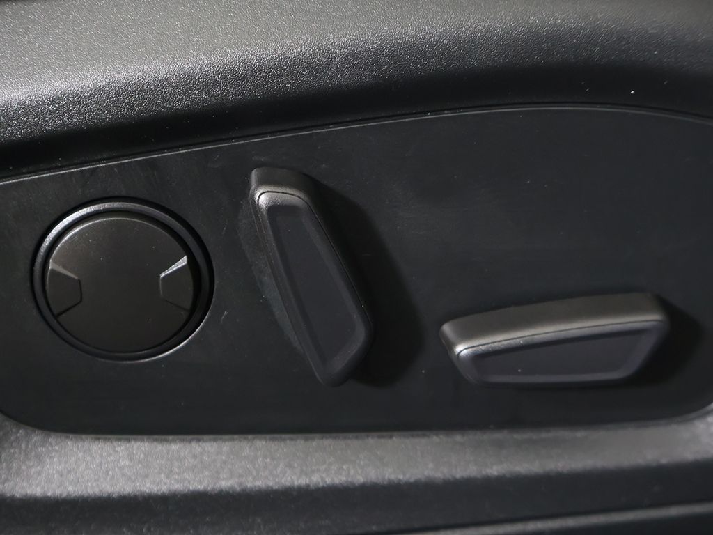 Used 2024 Blue Ford XLT image 33