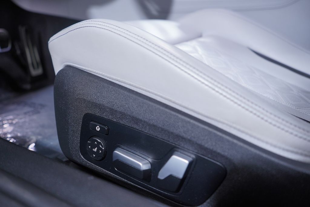 Thumbnail: 2020 BMW M8 - 17