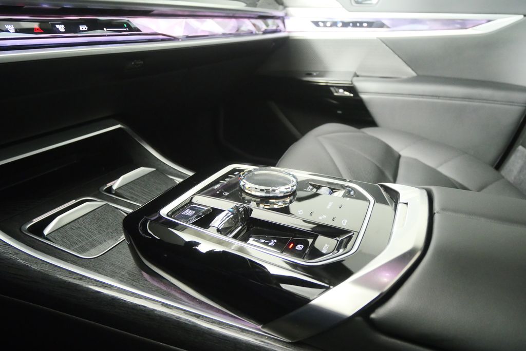 Thumbnail: 2023 BMW 7 Series - 26