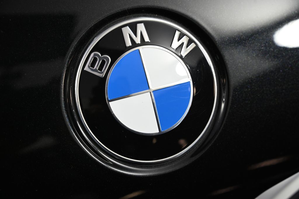 Thumbnail: 2023 BMW 5 Series - 13