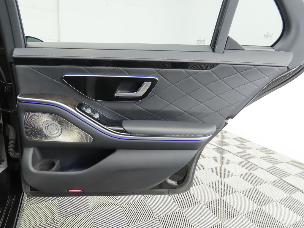 Thumbnail: 2022 Mercedes-Benz S-Class - 28