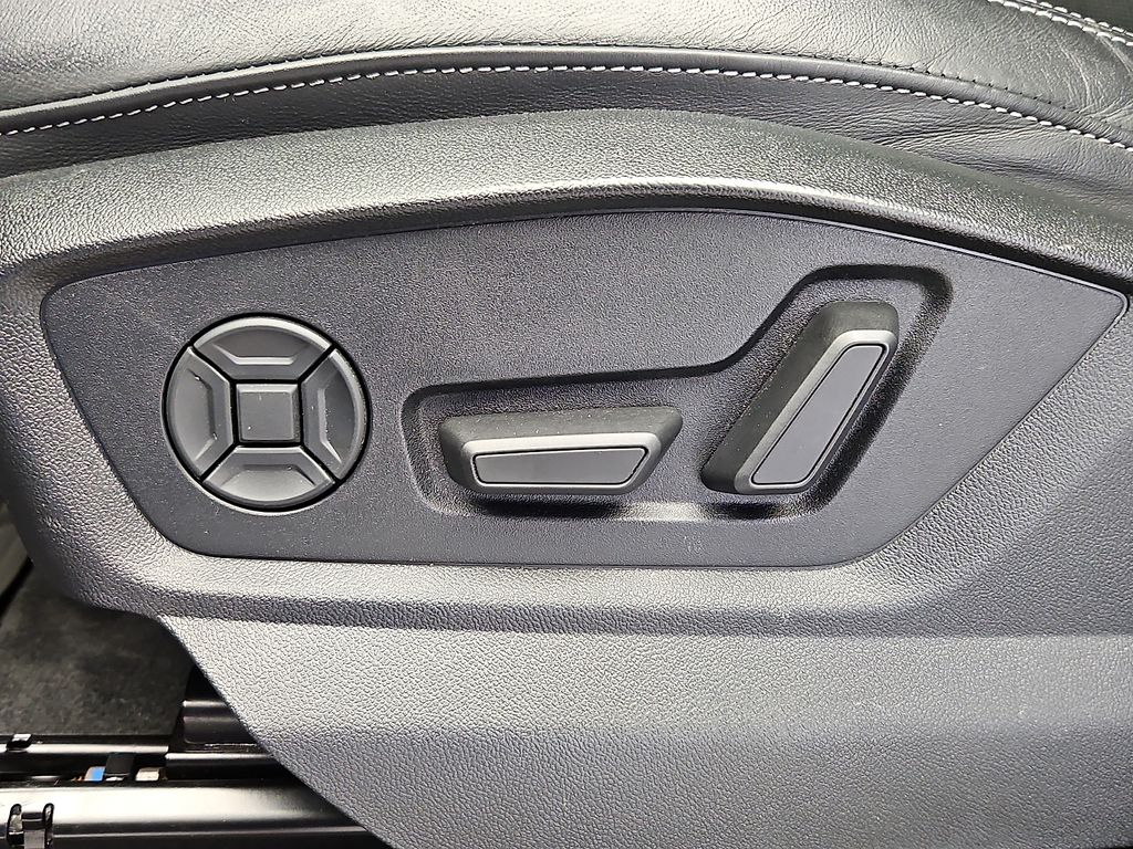 Thumbnail: 2021 Audi Q8 - 27
