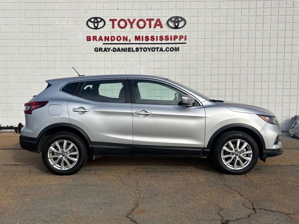 2021 Nissan Rogue Sport S's photo