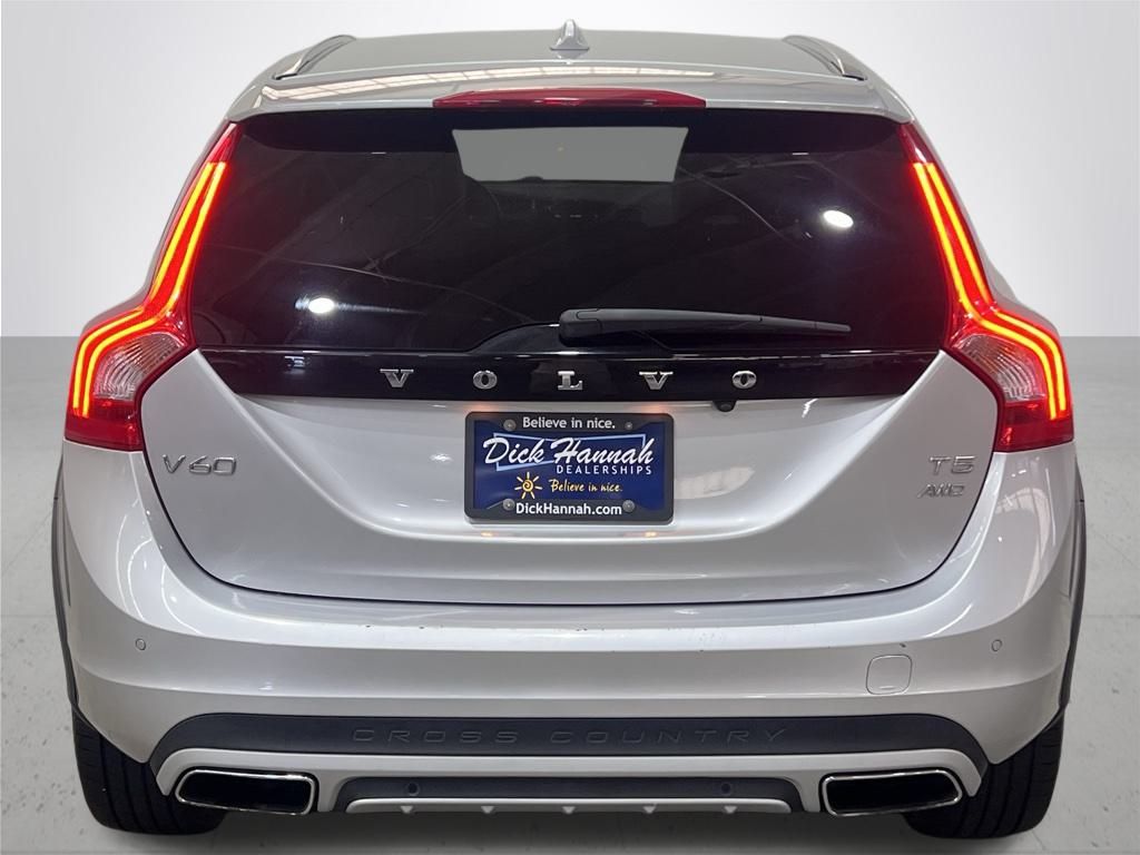 2018 Volvo V60 Cross Country T5