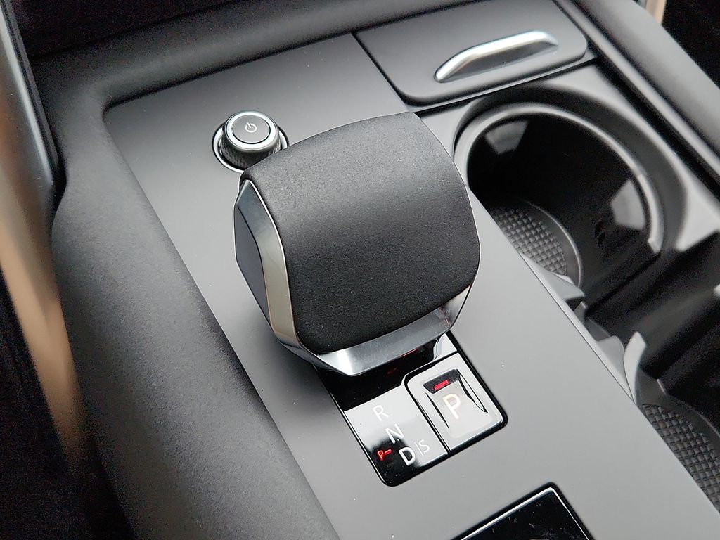 Thumbnail: 2026 Land Rover Discovery - 7