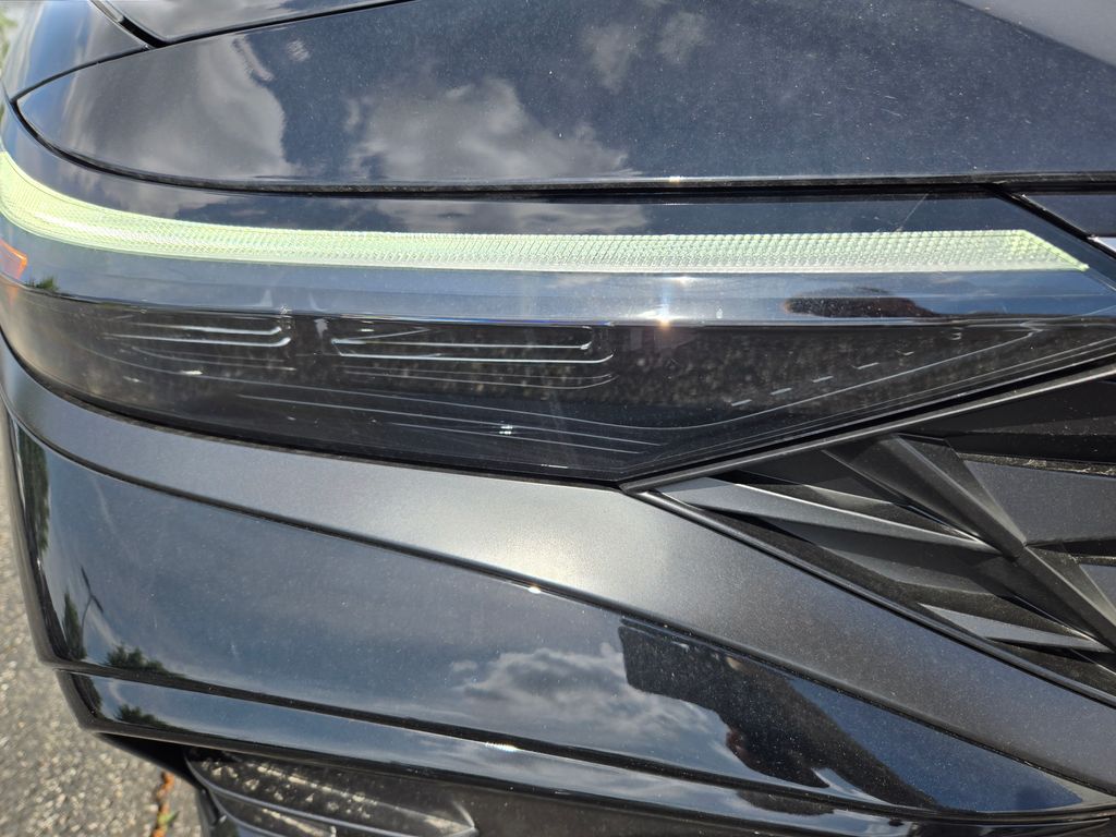 2025 Hyundai Elantra Limited Edition 10