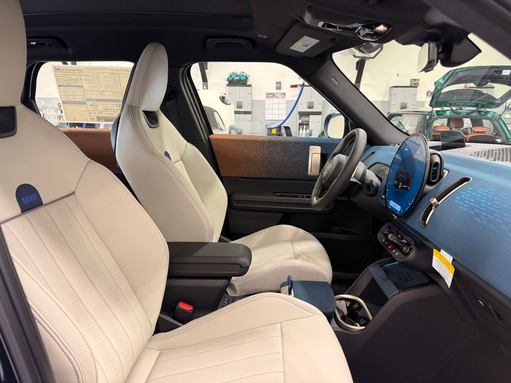 2025 MINI Cooper Countryman Signature 29