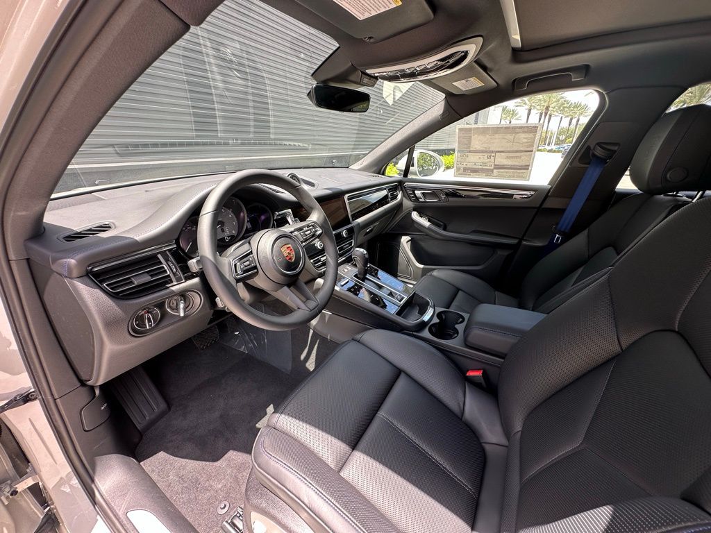 Thumbnail: 2025 Porsche Macan - 4