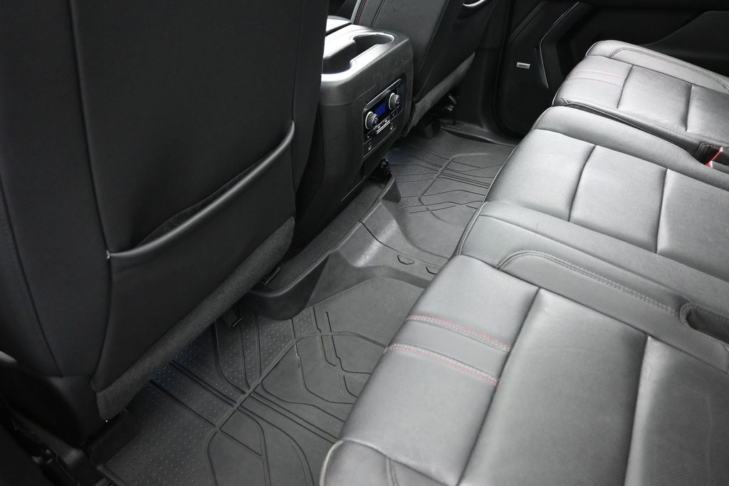 2023 Chevrolet Suburban 4WD RST