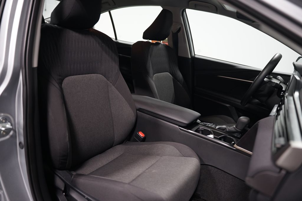 2025 Toyota Camry LE 28