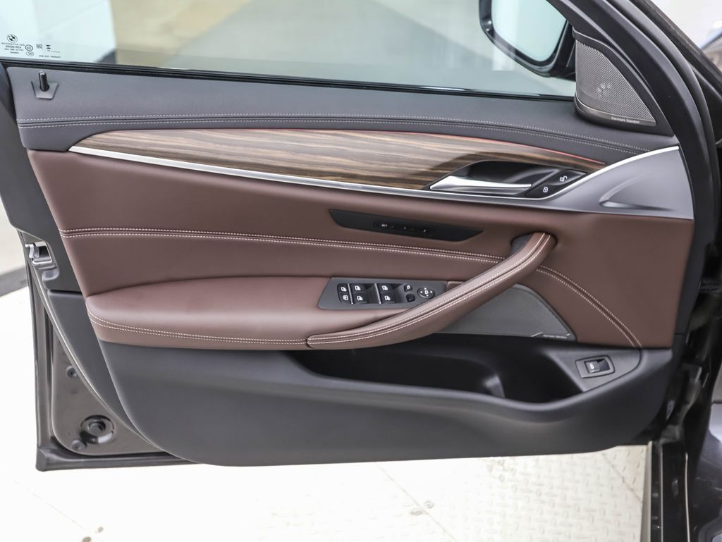 Thumbnail: 2023 BMW 5 Series - 9