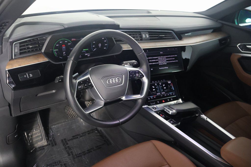 2022 Audi e-tron Premium Plus 7