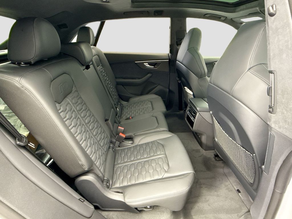 Thumbnail: 2026 Audi RS Q8 - 21