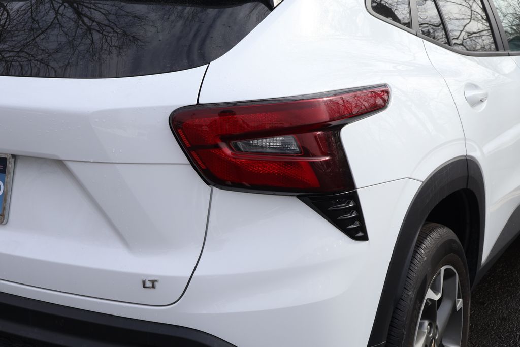 Thumbnail: 2025 Chevrolet Trax - 10