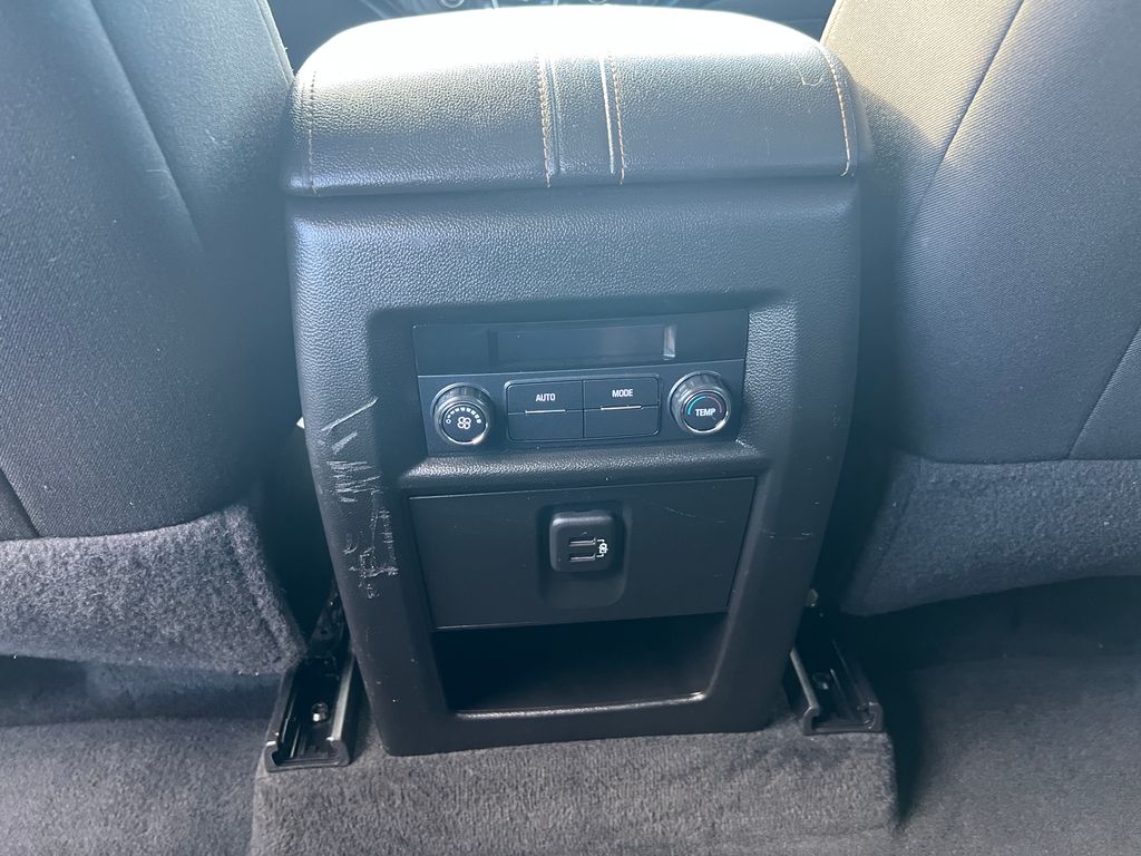 Thumbnail: 2019 Chevrolet Traverse - 31