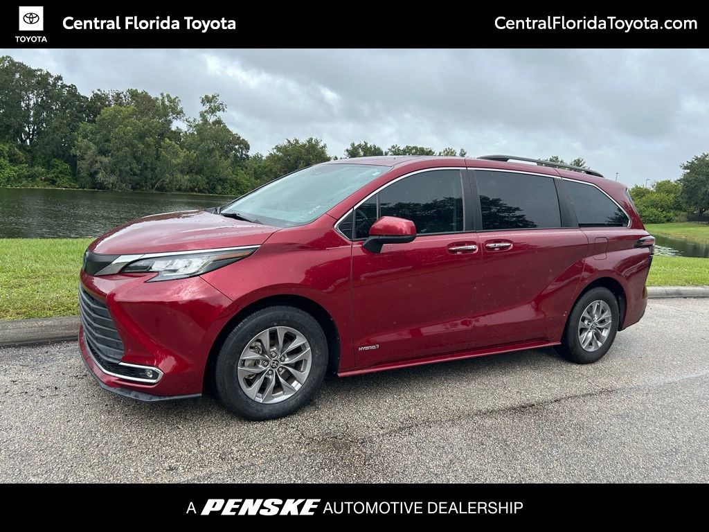 Thumbnail: 2021 Toyota Sienna - 1