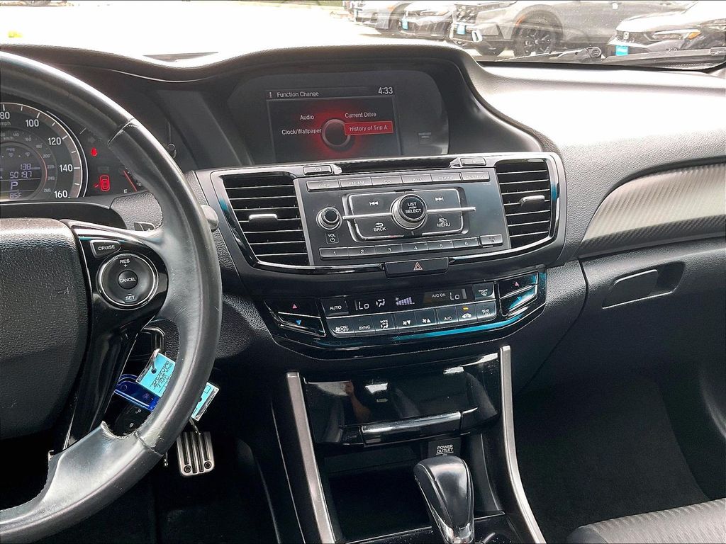 2016 Honda Accord — photo 18