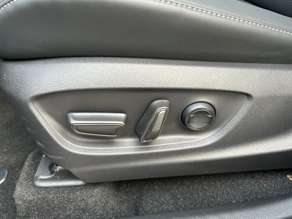 Thumbnail: 2025 Toyota Crown Signia - 16