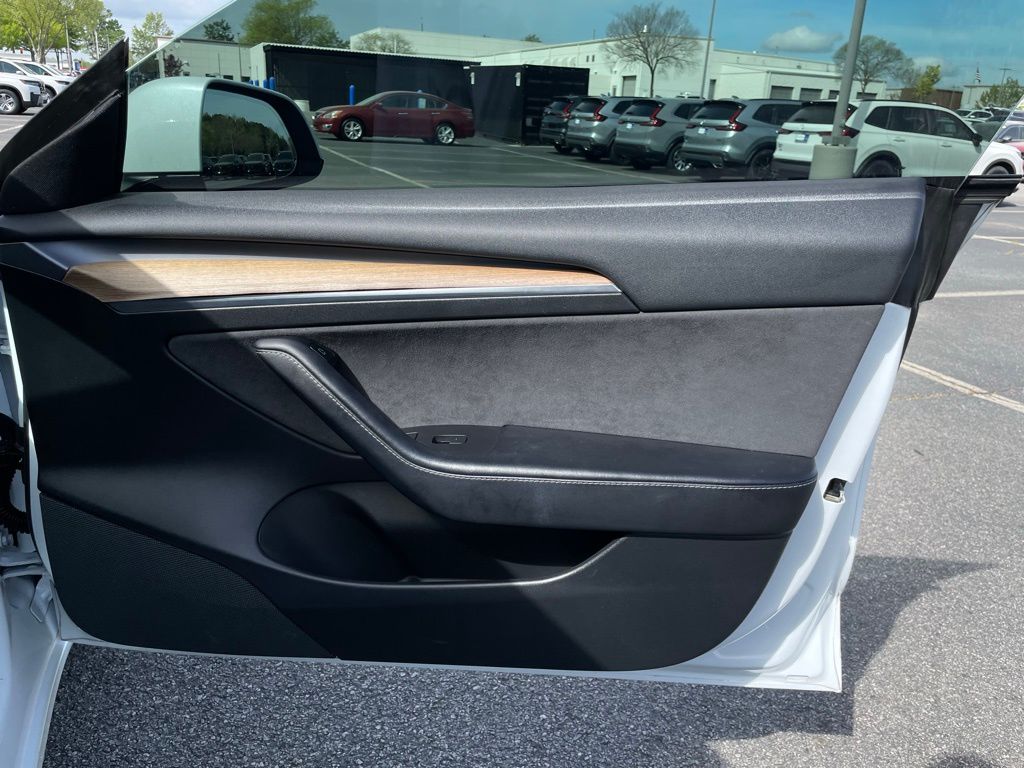 Thumbnail: 2022 Tesla Model 3 - 26