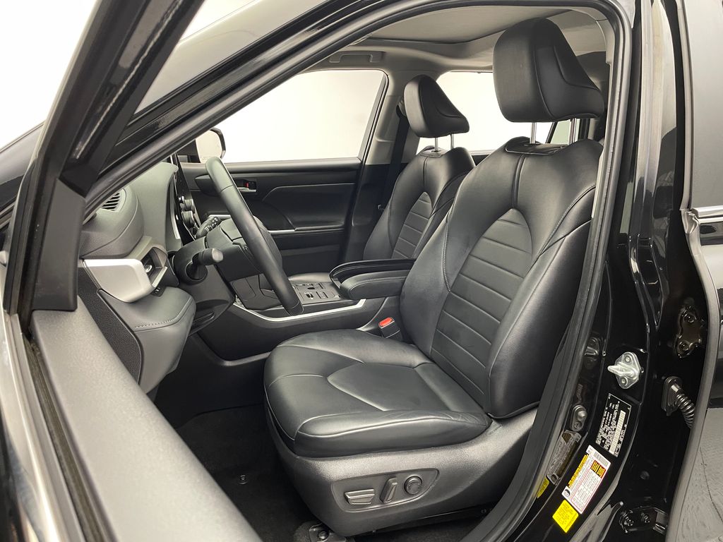 2023 Toyota Highlander XLE 13