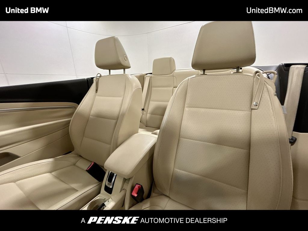 Thumbnail: 2012 Volkswagen Eos - 13