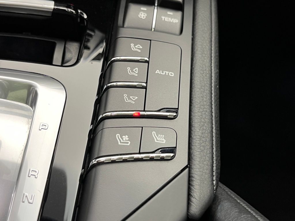 Thumbnail: 2015 Porsche Cayenne - 19