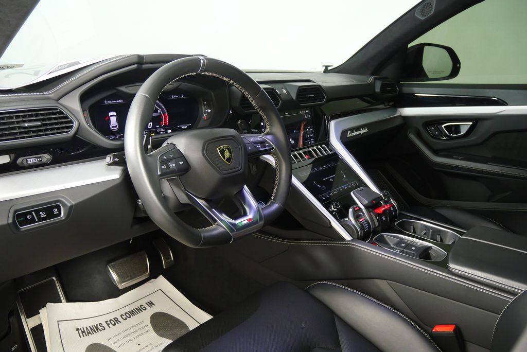 Thumbnail: 2020 Lamborghini Urus - 17
