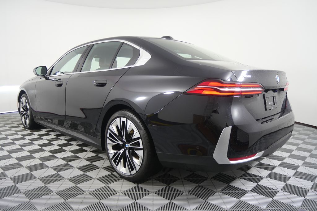 Thumbnail: 2025 BMW 5 Series - 5