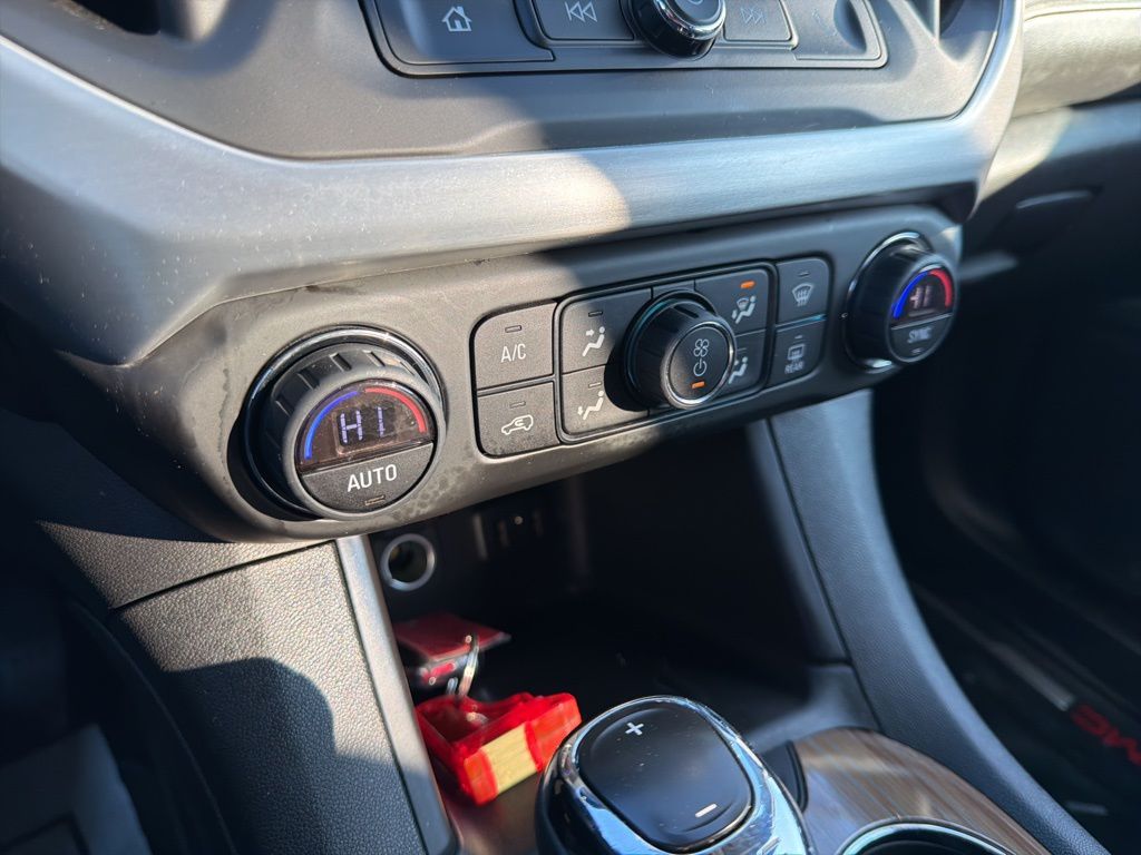 Thumbnail: 2018 GMC Acadia - 32