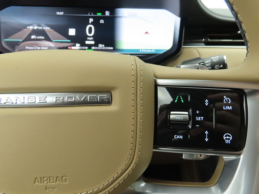 2025 Land Rover Range Rover SE 12