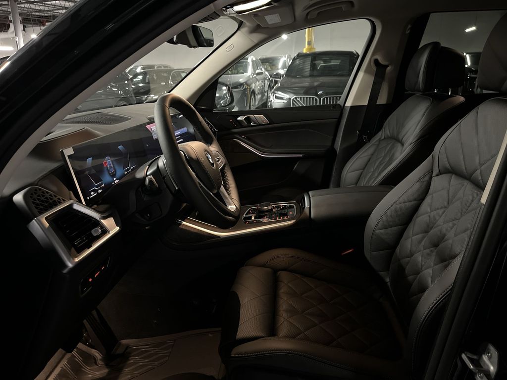 Thumbnail: 2026 BMW X7 - 11