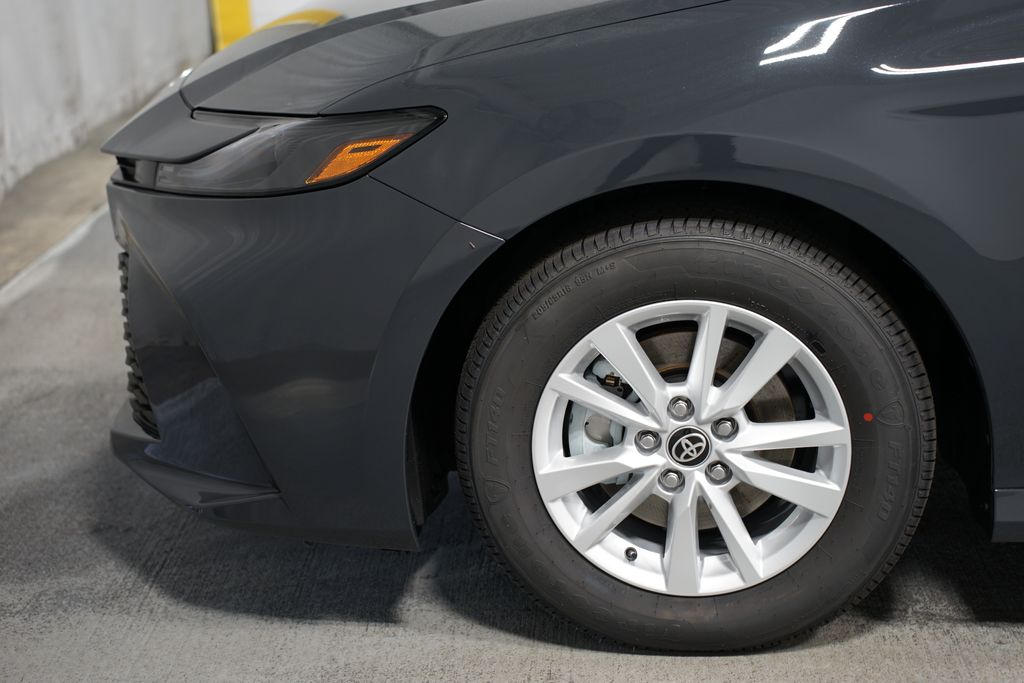 2025 Toyota Camry LE 5