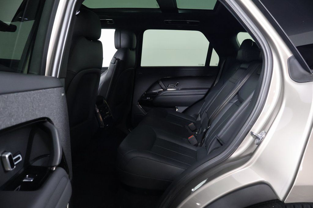Thumbnail: 2023 Land Rover Range Rover Sport - 11