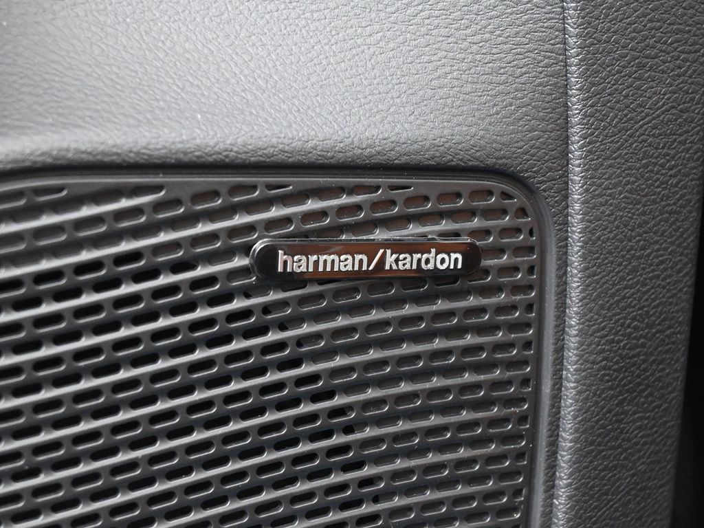 New 2026 Diamond Black Crystal Pearlcoat Chrysler Pinnacle image 19