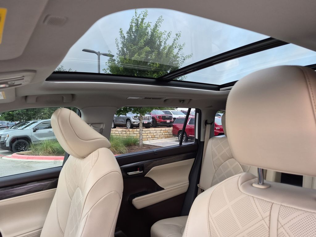Used Car 2022 Toyota Highlander  Platinum For Sale Under $40,000 In Austin, Texas