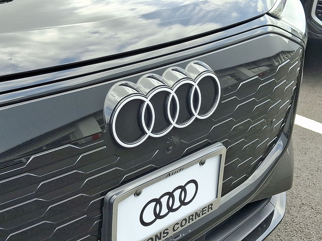 Thumbnail: 2025 Audi Q6 e-tron - 4